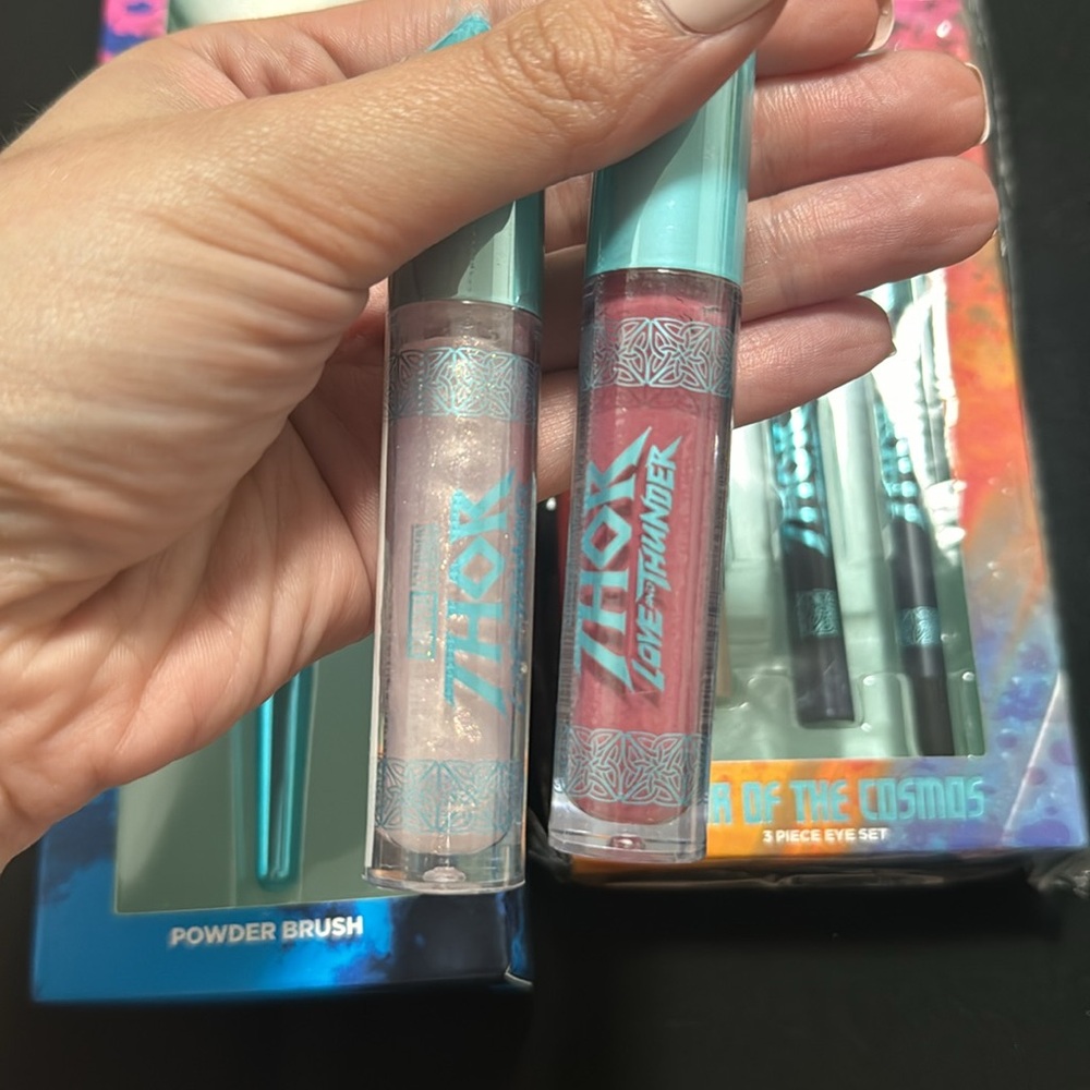 Thor makeup bundle - Picture 2 of 3